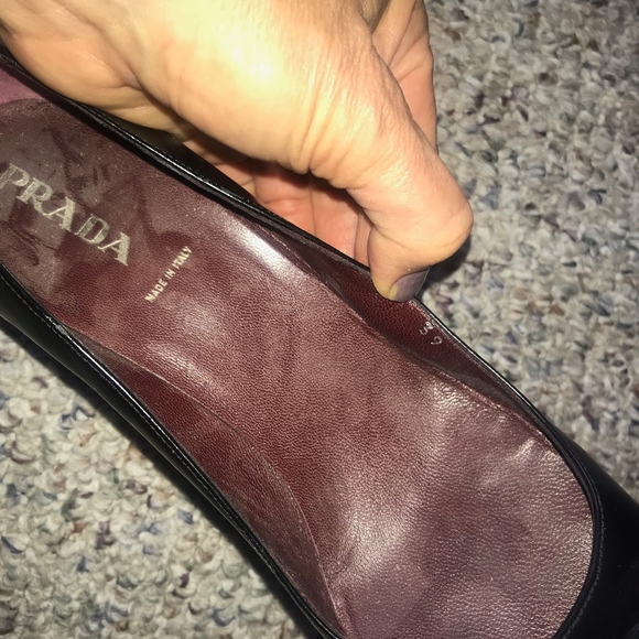 Classic PRADA pumps size 39,  3"heel for all-day comfort. BLACK.  Runs narrow. - Picture 5 of 8